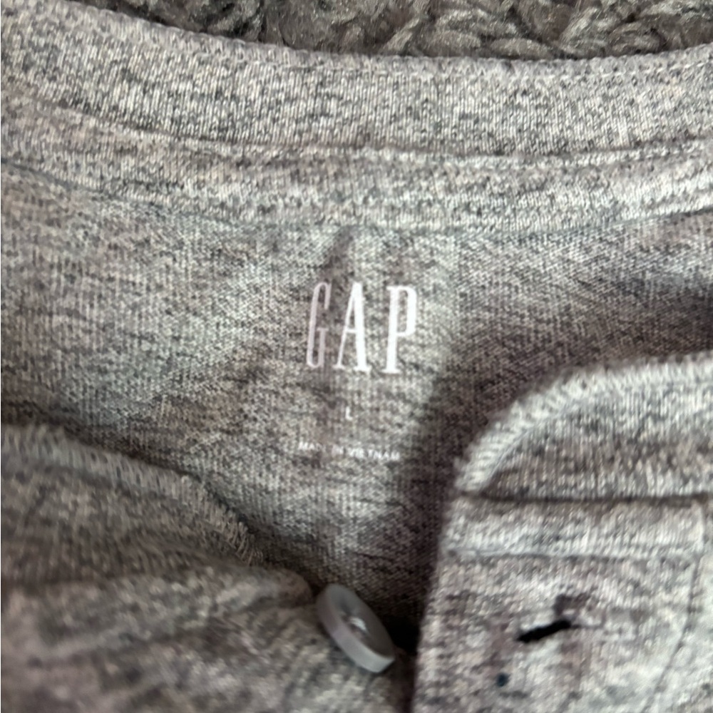 Men’s GAP Long Sleeve Tee - Picture 2 of 2